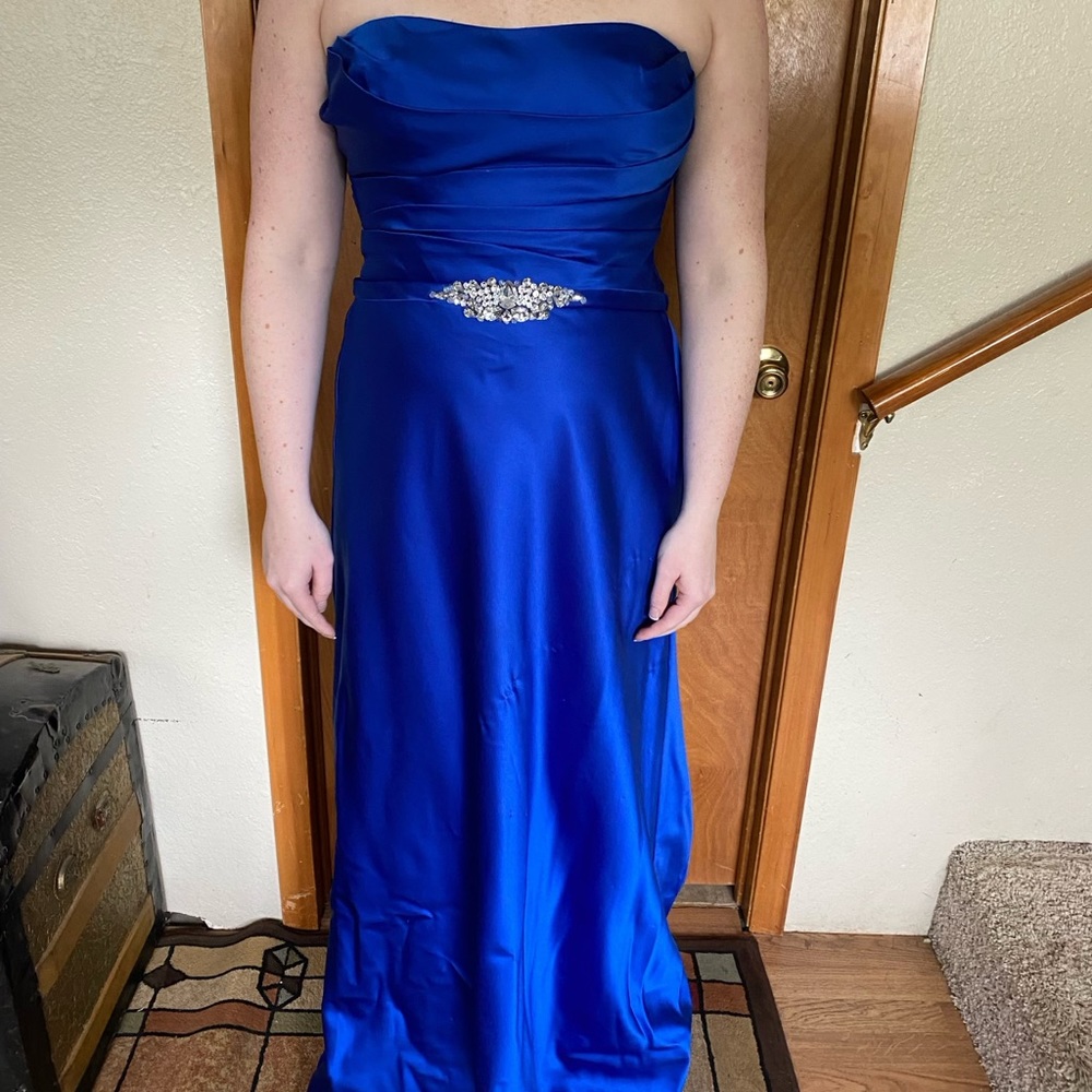 Perfect dress for the summer wedding or party.